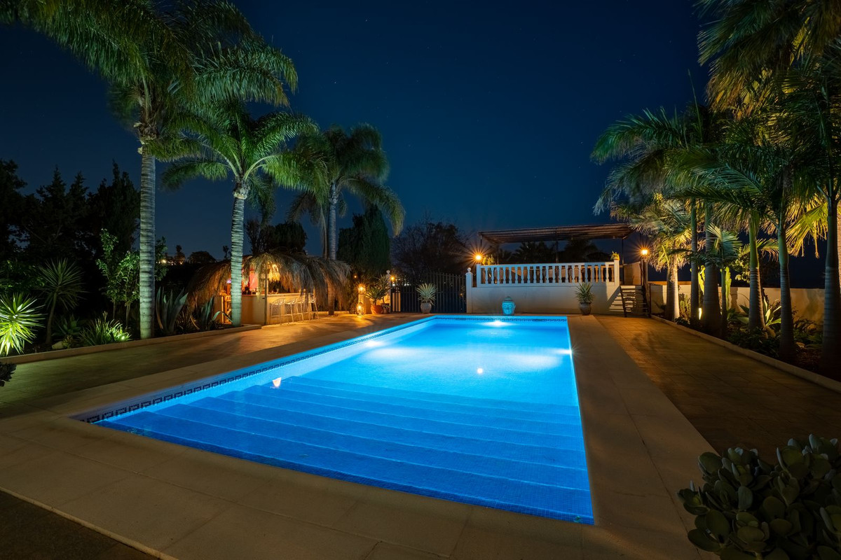 Villa for sale in Benalmadena