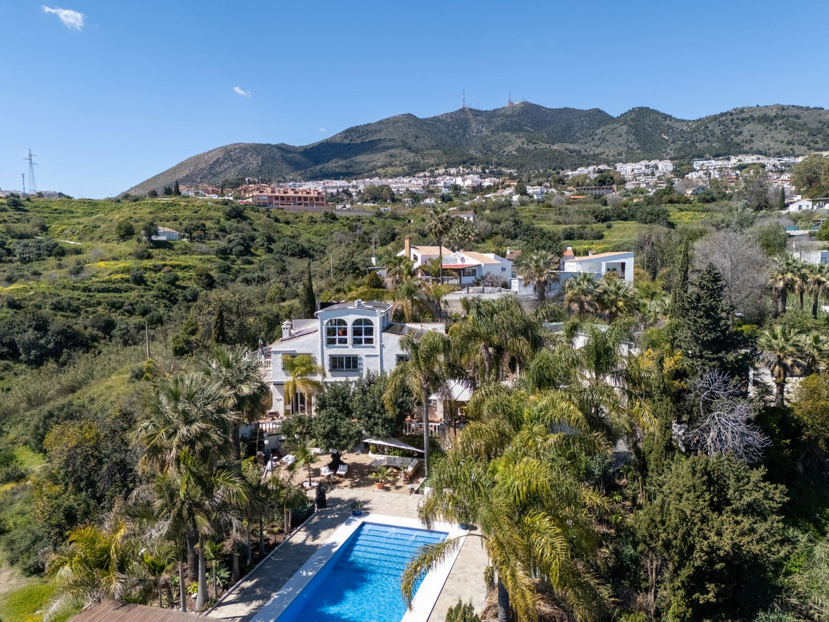 Villa for sale in Benalmadena