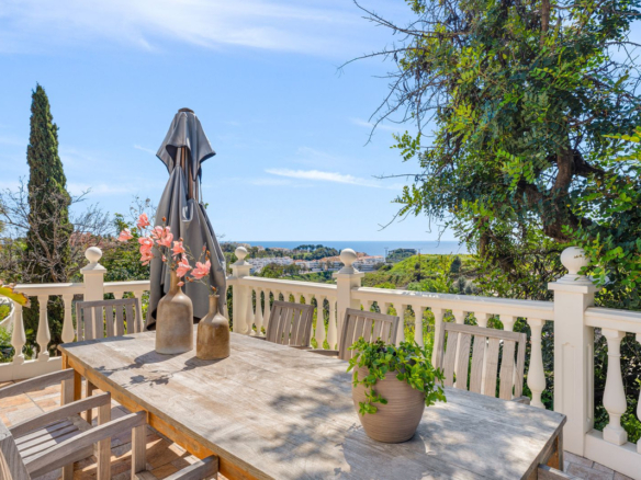 Villa for sale in Benalmadena