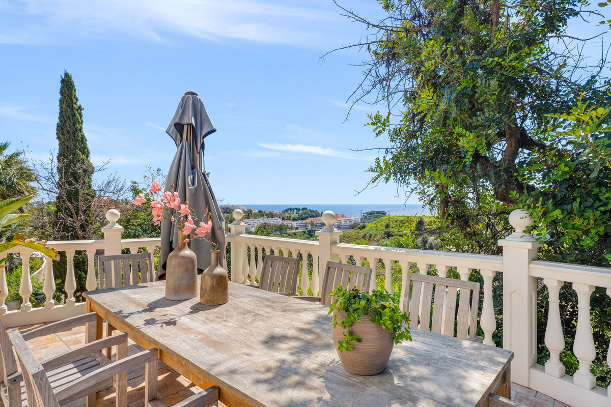 Villa for sale in Benalmadena