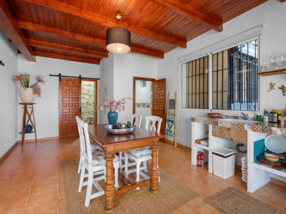Villa for sale in Benalmadena