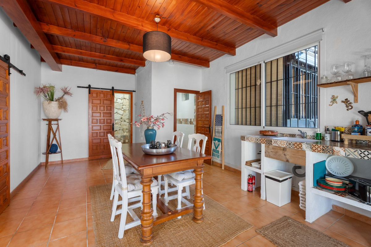 Villa for sale in Benalmadena