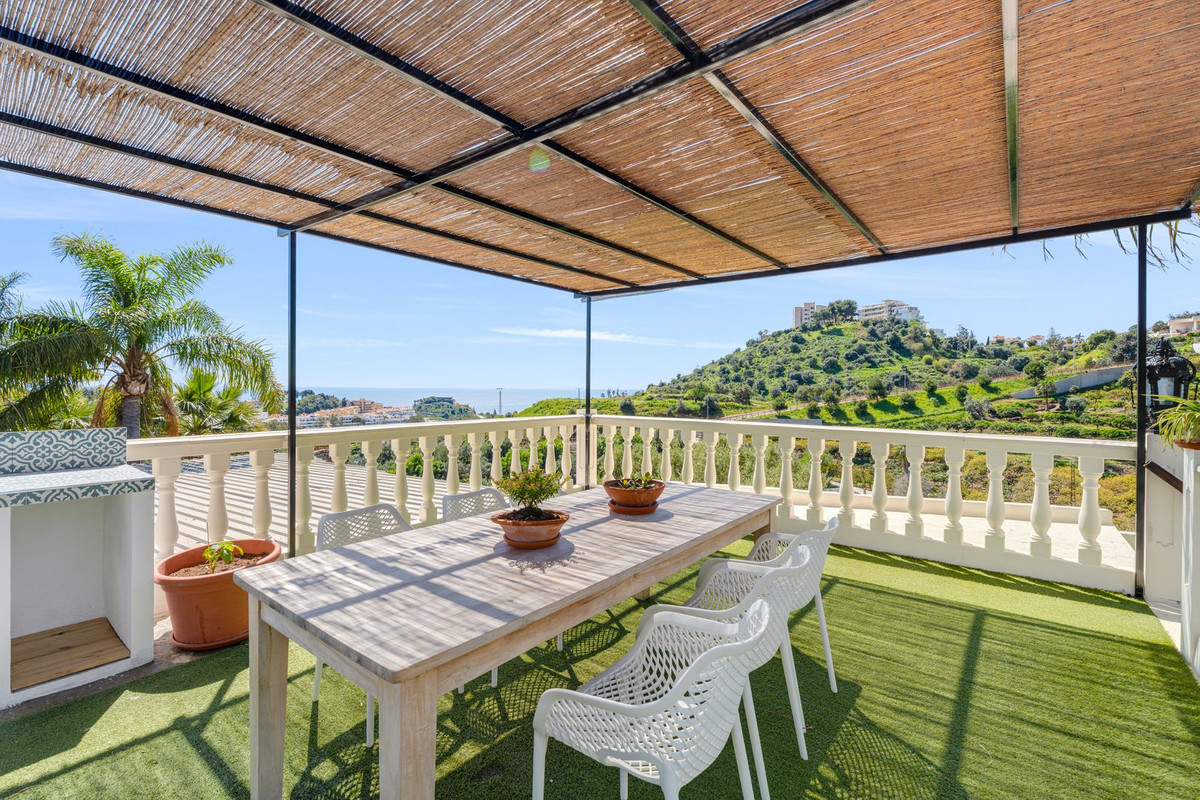 Villa for sale in Benalmadena