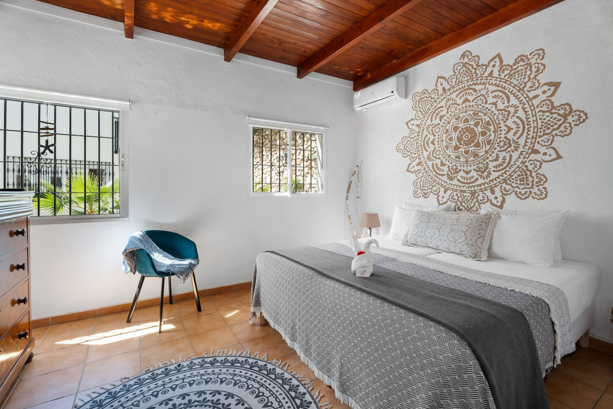 Villa for sale in Benalmadena