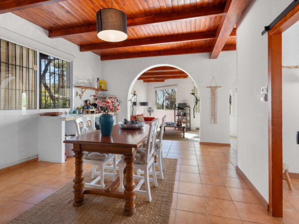 Villa for sale in Benalmadena
