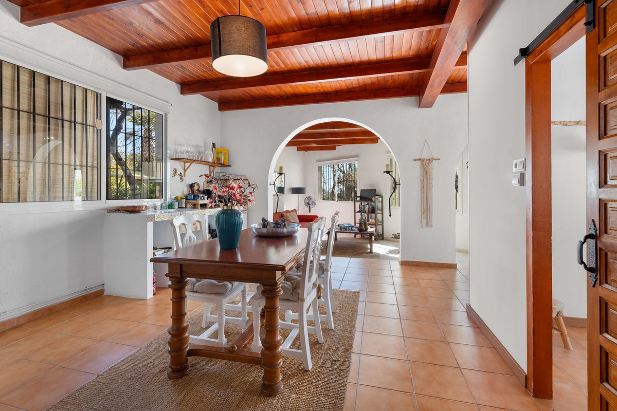 Villa for sale in Benalmadena