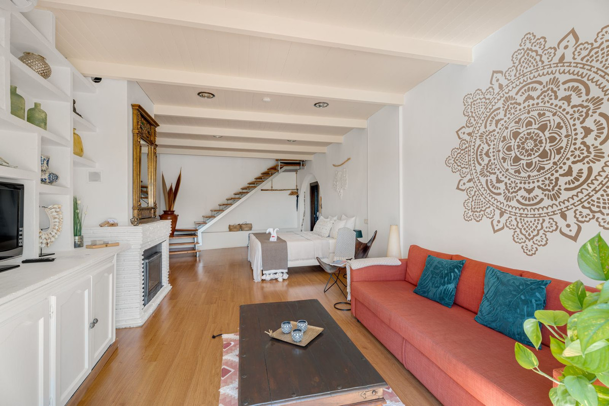 Villa for sale in Benalmadena