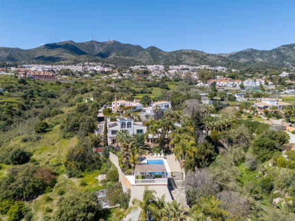 Villa for sale in Benalmadena