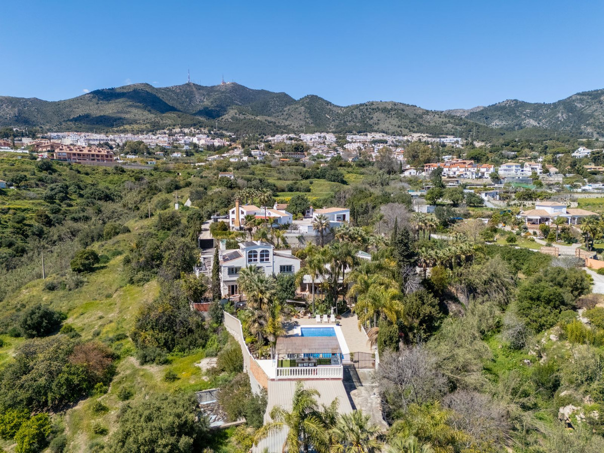 Villa for sale in Benalmadena