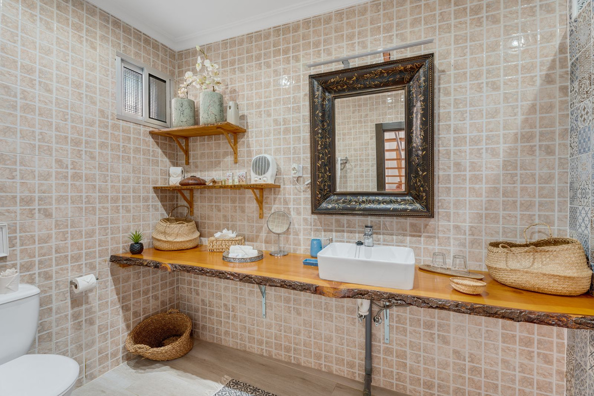 Villa for sale in Benalmadena