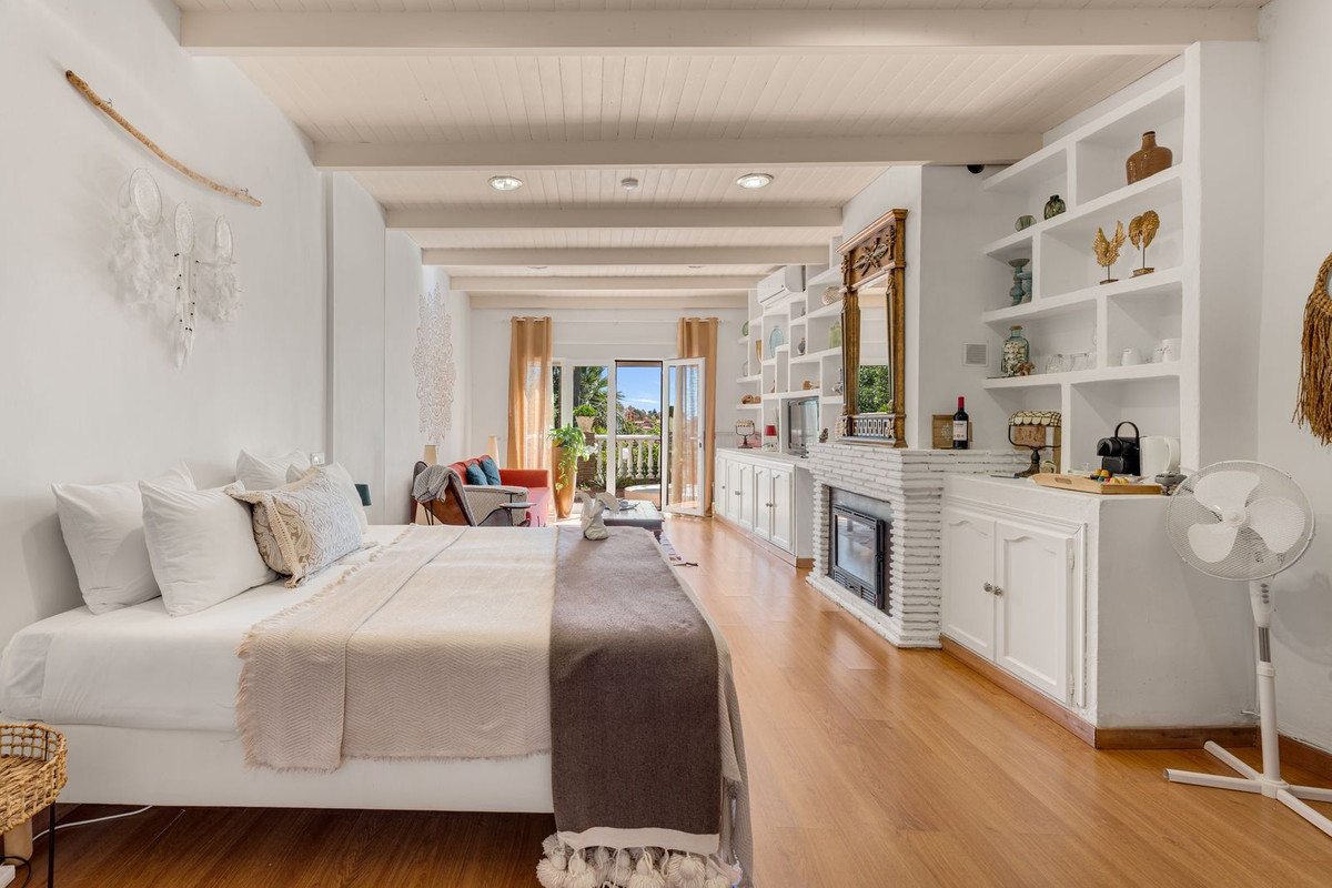 Villa for sale in Benalmadena