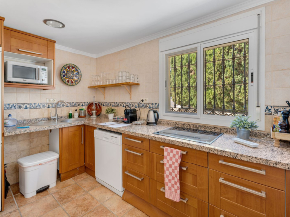 Villa for sale in Benalmadena