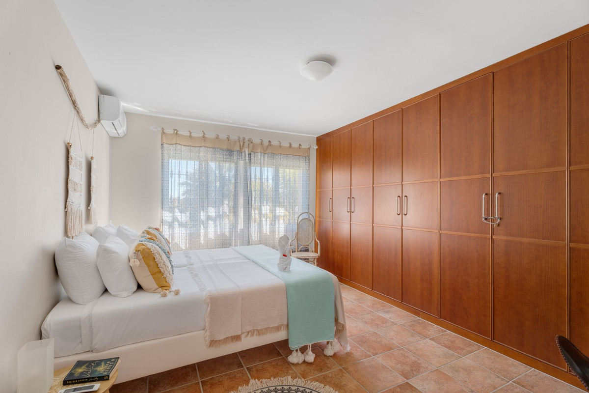 Villa for sale in Benalmadena