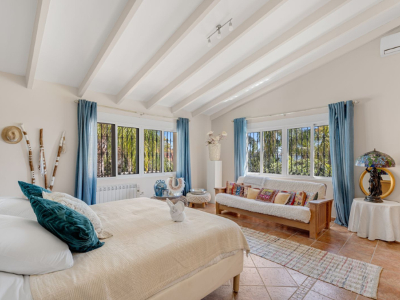 Villa for sale in Benalmadena