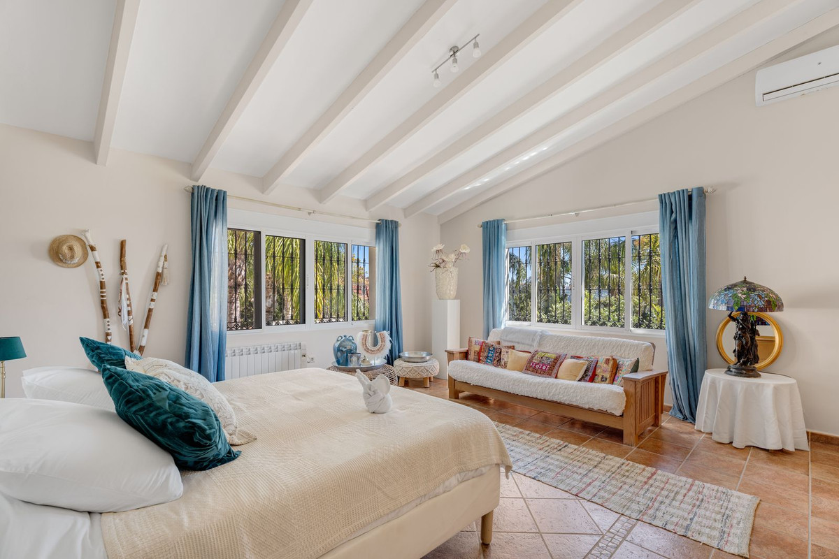 Villa for sale in Benalmadena