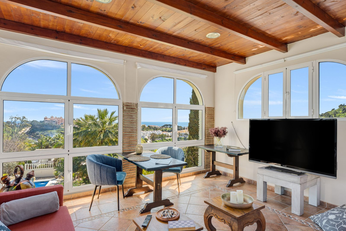 Villa for sale in Benalmadena