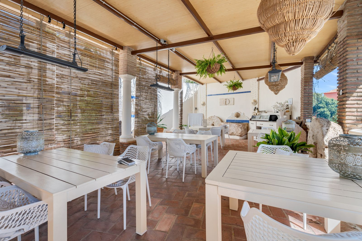 Villa for sale in Benalmadena