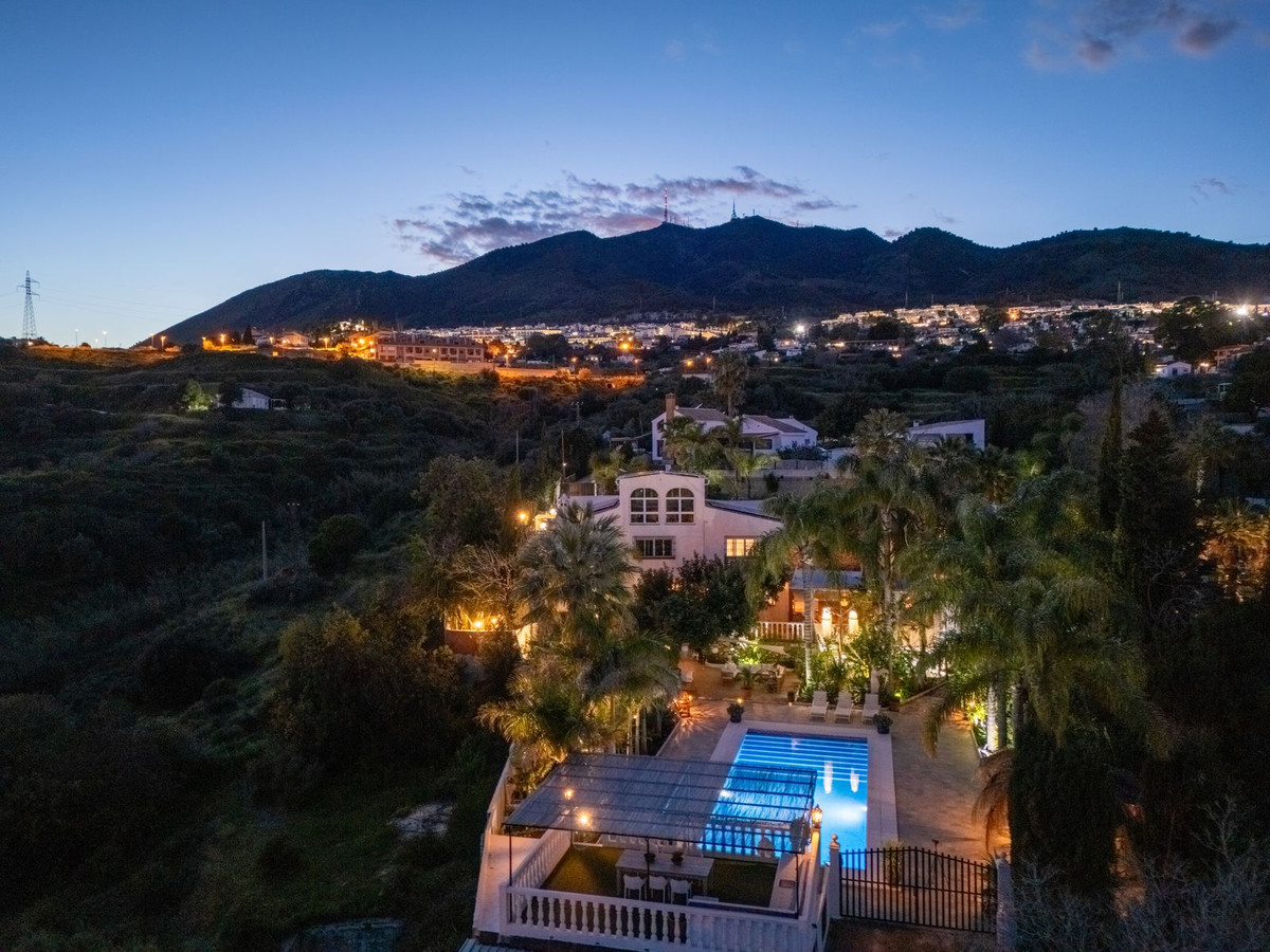 Villa for sale in Benalmadena