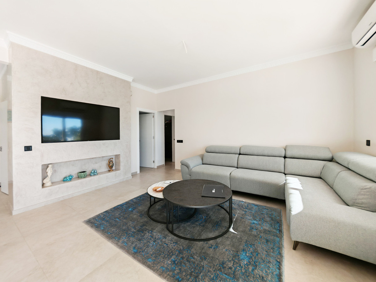 Villa for sale in Benalmadena
