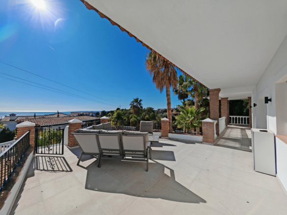 Villa for sale in Benalmadena