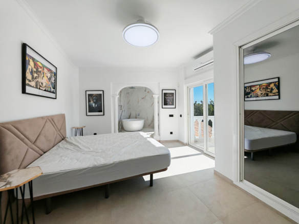 Villa for sale in Benalmadena