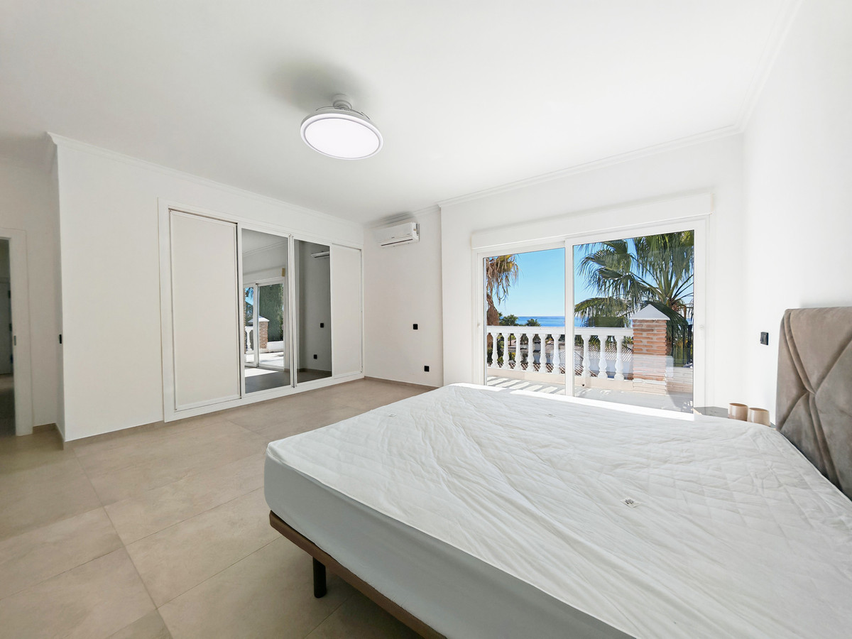 Villa for sale in Benalmadena