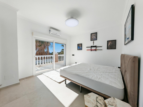 Villa for sale in Benalmadena