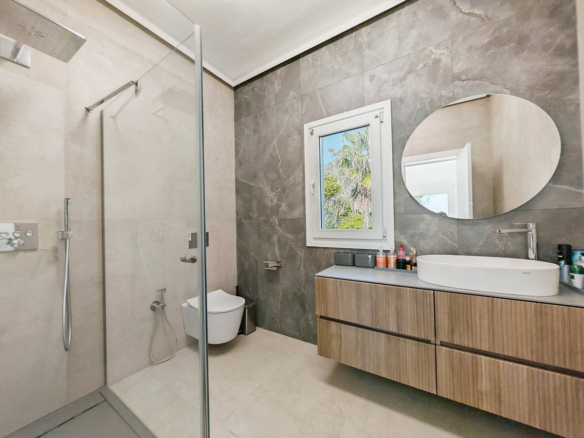 Villa for sale in Benalmadena