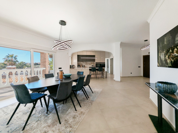 Villa for sale in Benalmadena