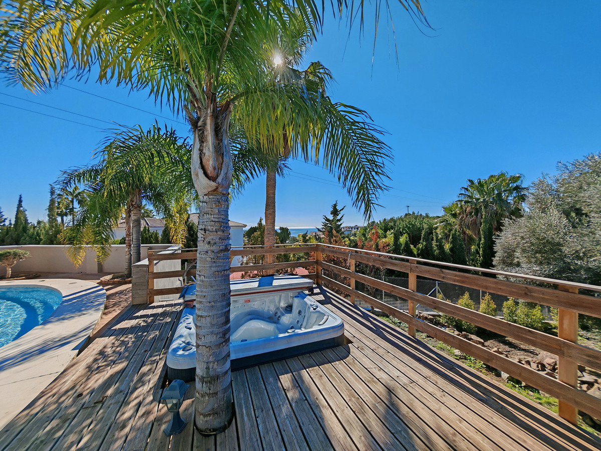 Villa for sale in Benalmadena