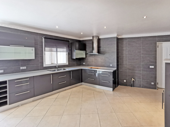 Villa for sale in Benalmadena