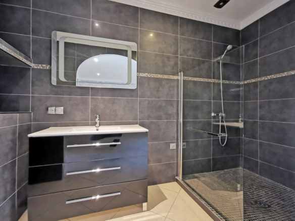 Villa for sale in Benalmadena