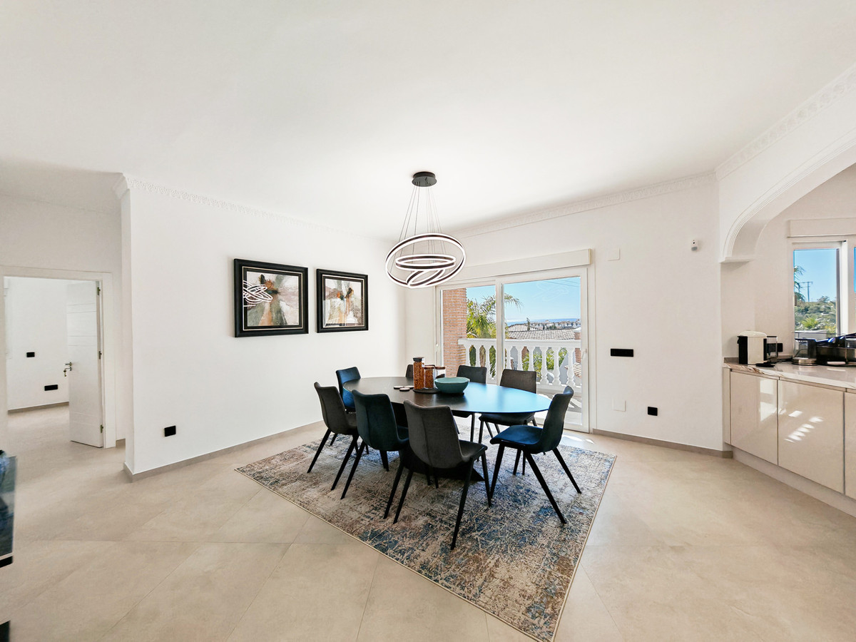 Villa for sale in Benalmadena