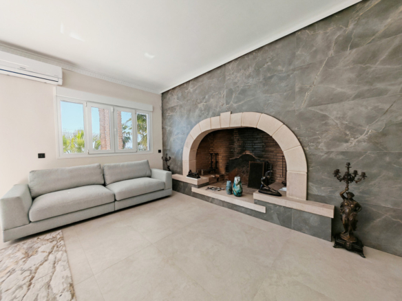 Villa for sale in Benalmadena