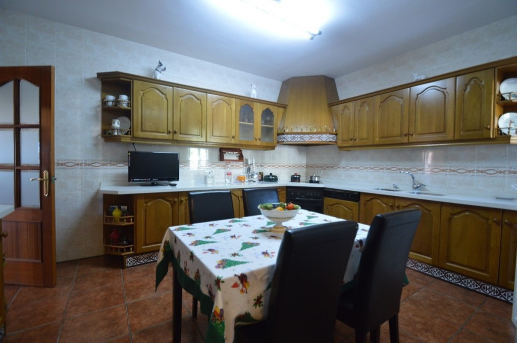 Villa for sale in Benalmadena