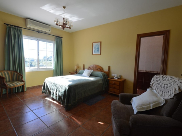 Villa for sale in Benalmadena
