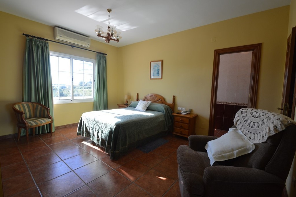Villa for sale in Benalmadena