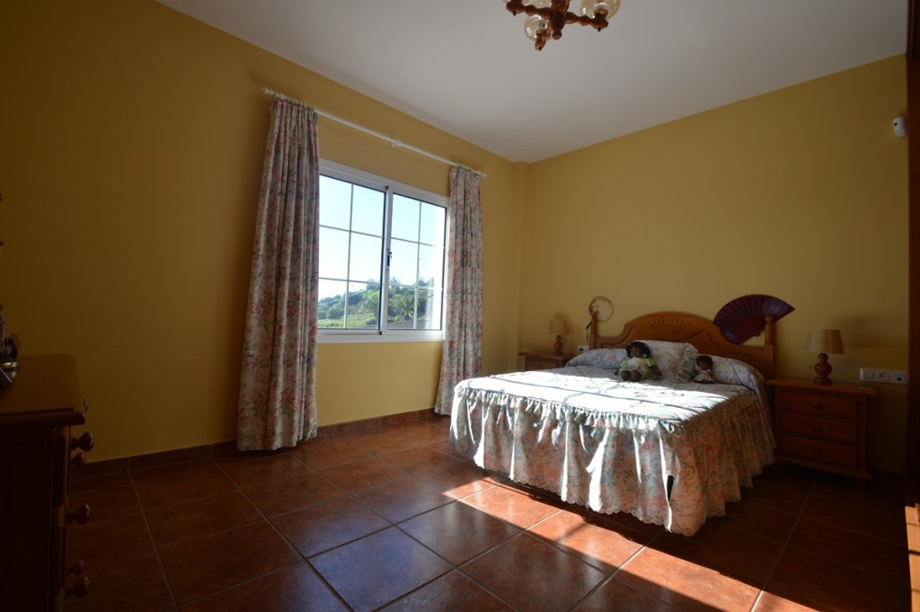 Villa for sale in Benalmadena