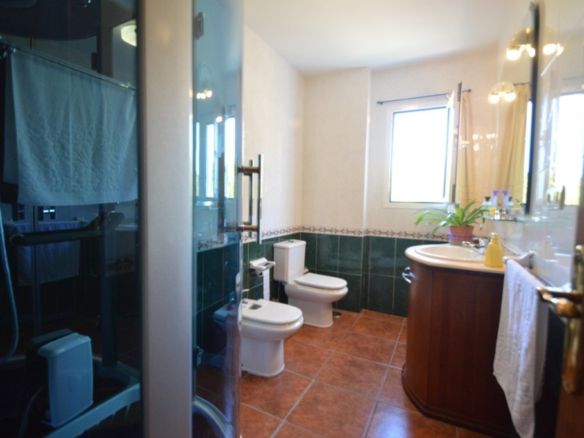 Villa for sale in Benalmadena