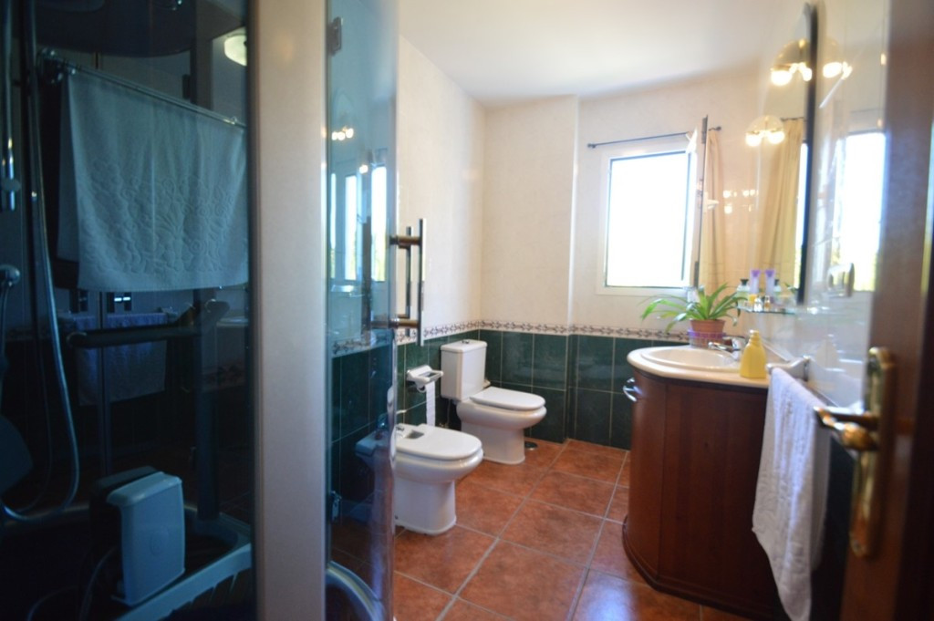 Villa for sale in Benalmadena