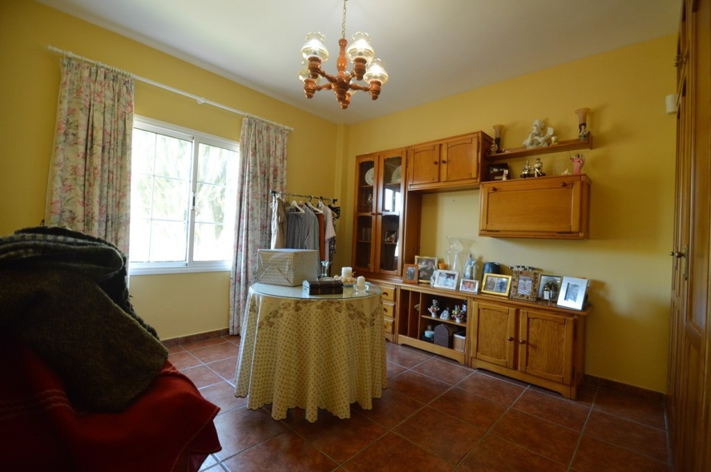 Villa for sale in Benalmadena