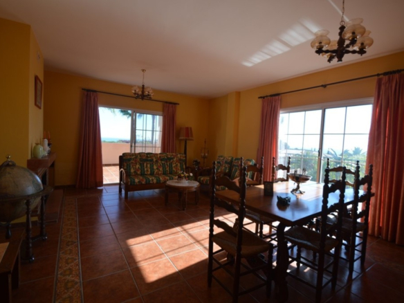 Villa for sale in Benalmadena