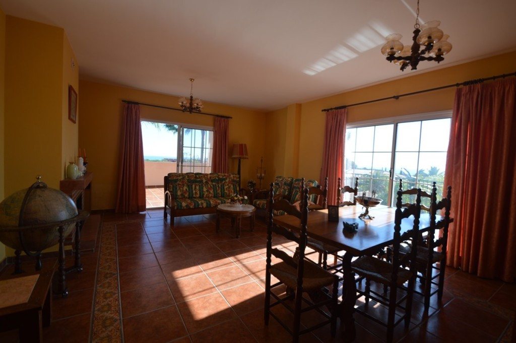 Villa for sale in Benalmadena