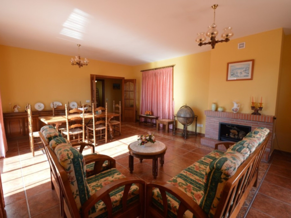 Villa for sale in Benalmadena