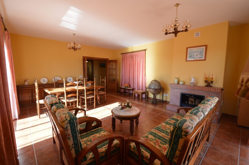 Villa for sale in Benalmadena