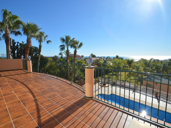 Villa for sale in Benalmadena