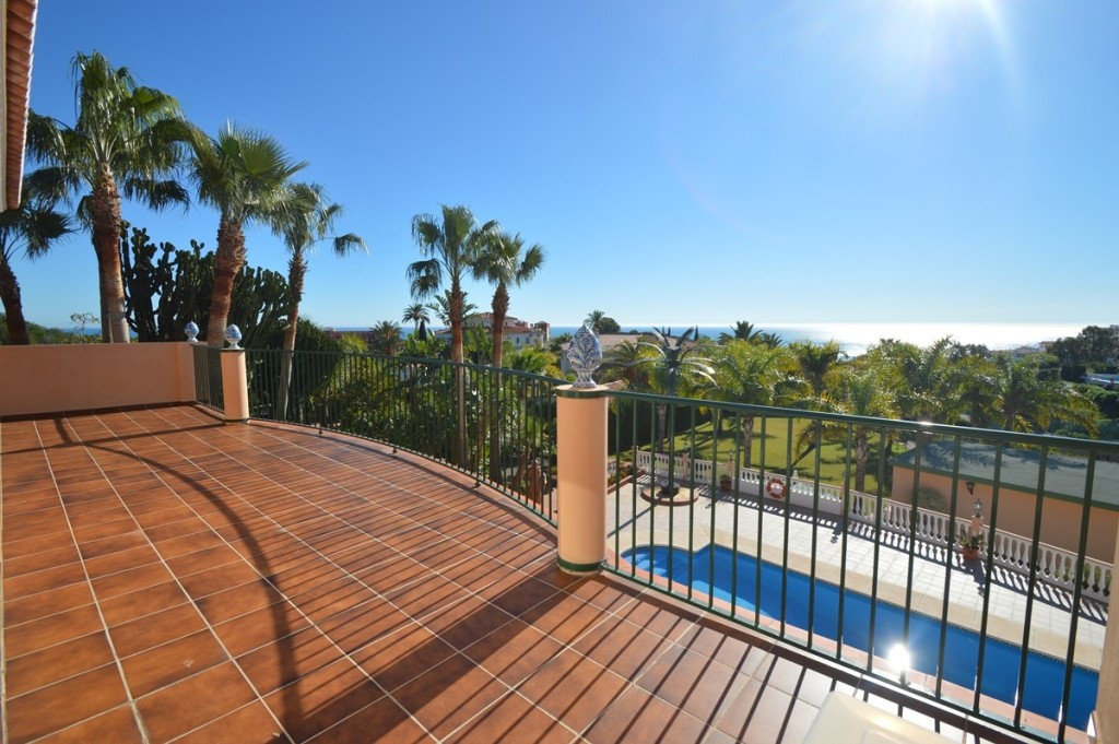 Villa for sale in Benalmadena