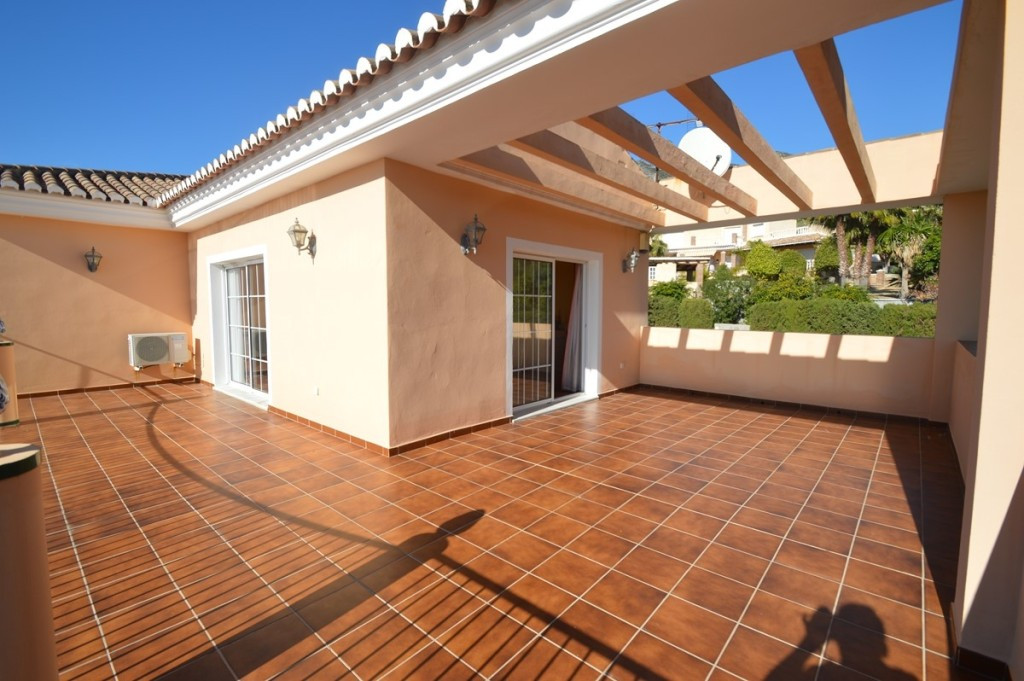 Villa for sale in Benalmadena