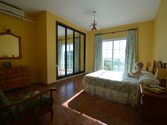 Villa for sale in Benalmadena