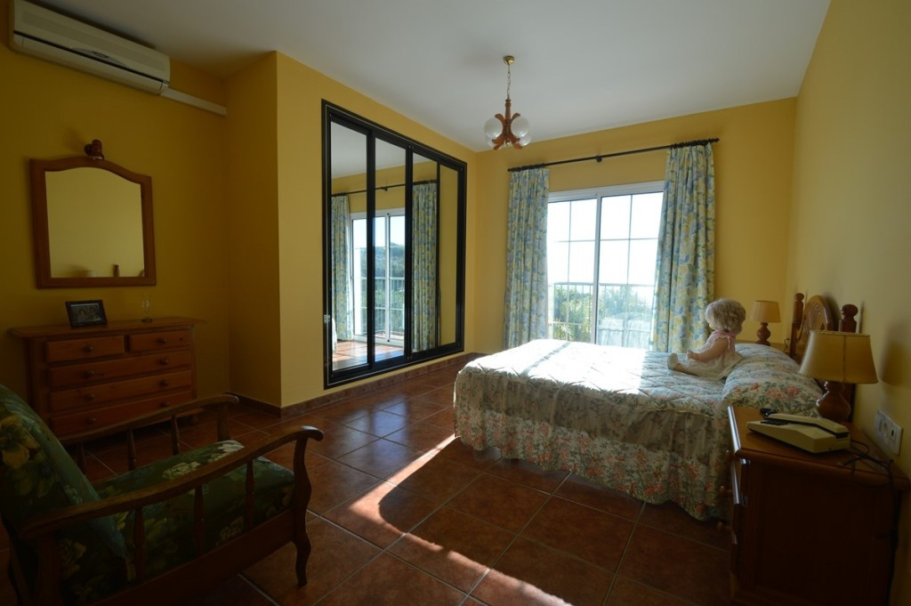 Villa for sale in Benalmadena